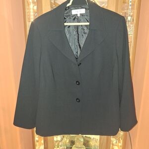 Jones Studio Black Women's Blazer - Three-Button Tailored Jacket